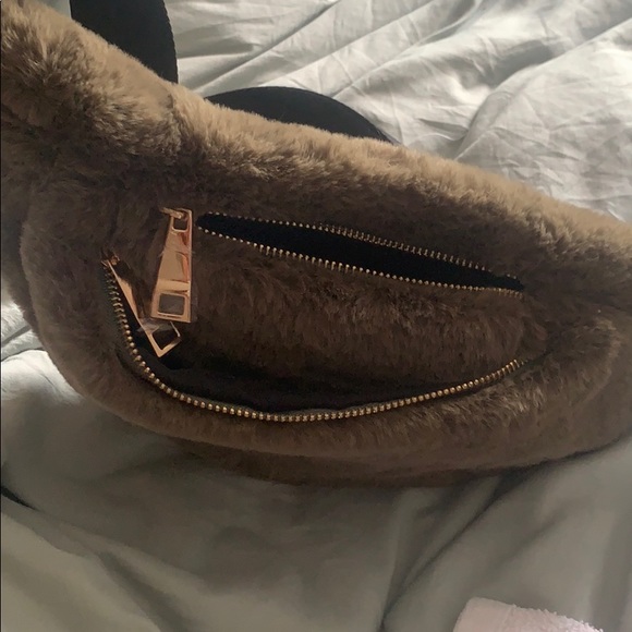 Green furry fanny pack! - Picture 2 of 3